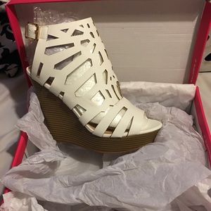 ShoeDazzle White Wedge with Tan Heel